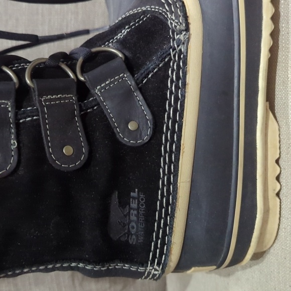 SOLD! Sorel Women's Black and Tan Winter Boots - Picture 5 of 7